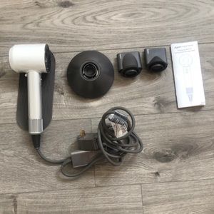 Dyson supersonic hairdryer